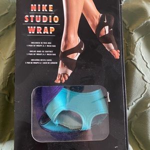 Nike Studio Wraps women’s size 11/12